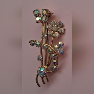 Vintage Austrian Crystal Aurora Borealis Mid-Century Art Deco Gold Tone Brooch